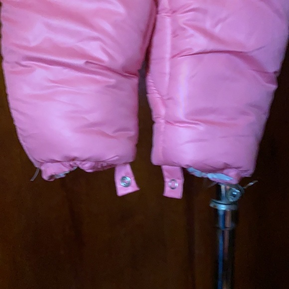 Absorbs slightly hot pink snowsuit. Great a cold weather day. - Picture 7 of 9
